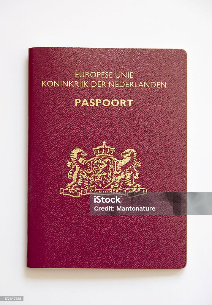 Paszport (holenderski) na białym tle - Zbiór zdjęć royalty-free (Paszport)