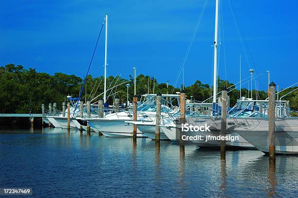 Reproducido Marina Con Embarcaciones De Miami Foto de stock y más banco de imágenes de Navegación - Navegación, Bahía, Playa de Miami