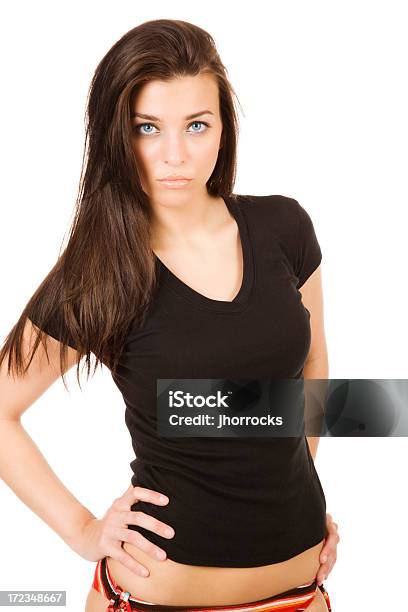 Attraente Donna In Nero Tshirt - Fotografie stock e altre immagini di Abbigliamento casual - Abbigliamento casual, Adulto, Attitudine