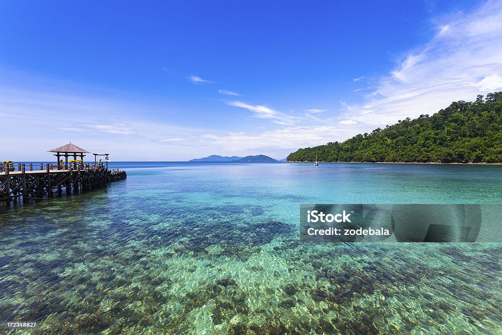 Tropical Jetty e Jungle Island - Foto de stock de Areia royalty-free