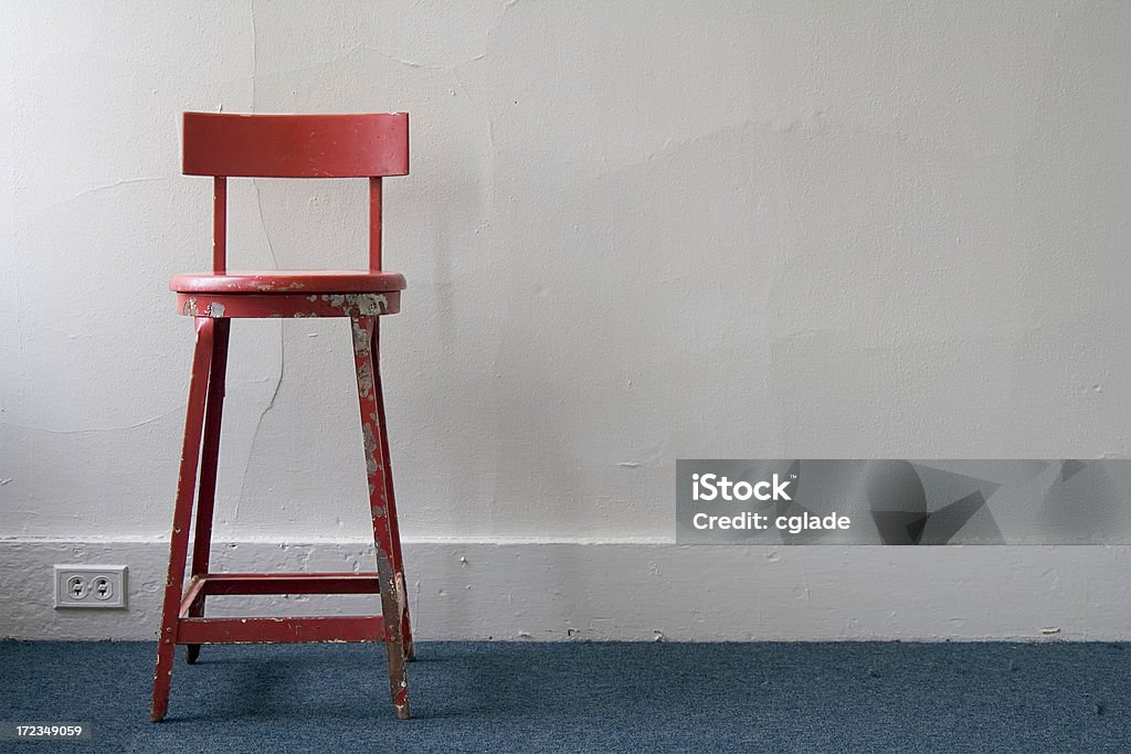 Красный стул - Стоковые фото Ковровое покрытие роялти-фри