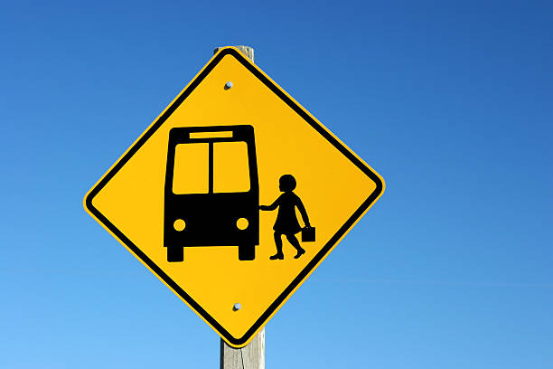 дети - education sign school crossing sign crossing стоковые фото и изображения