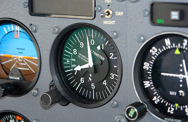 cessna kokpit - airplane altitude dial speedometer equipment zdjęcia i obrazy z banku zdjęć