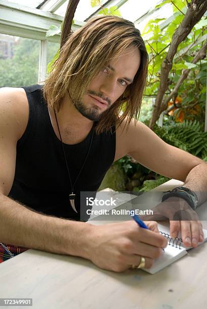 Foto de Homem Com Notebook e mais fotos de stock de 20 Anos - 20 Anos, Adulto, Assento