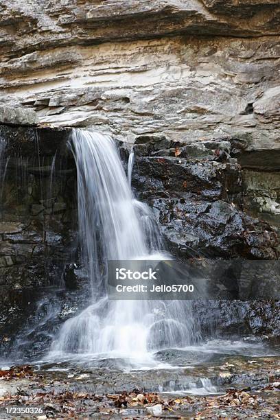 Cascada De Piedra Foto de stock y más banco de imágenes de Agua - Agua, Agua descendente, Aire libre