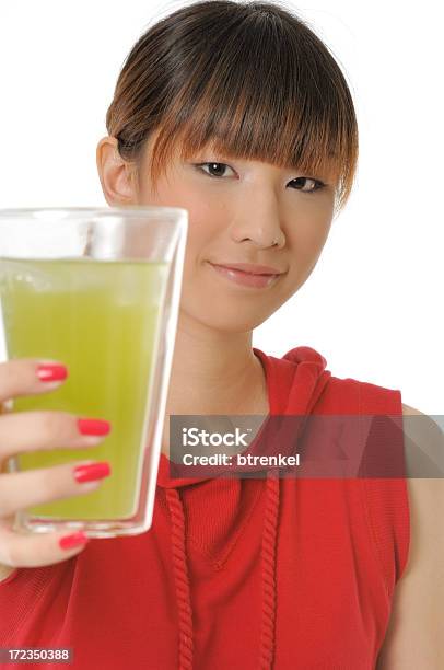 Ejercicio Disfrutar De Té Verde Foto de stock y más banco de imágenes de Actividades y técnicas de relajación - Actividades y técnicas de relajación, Belleza, Blanco - Color