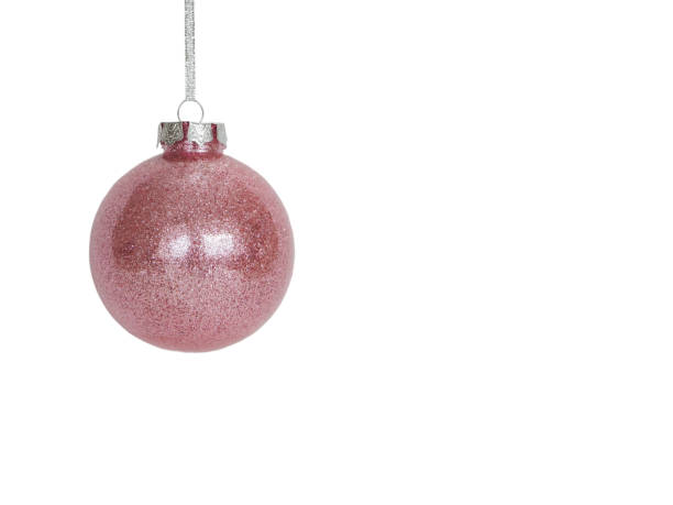 różowa bombka w izolacji - pink christmas christmas ornament sphere zdjęcia i obrazy z banku zdjęć