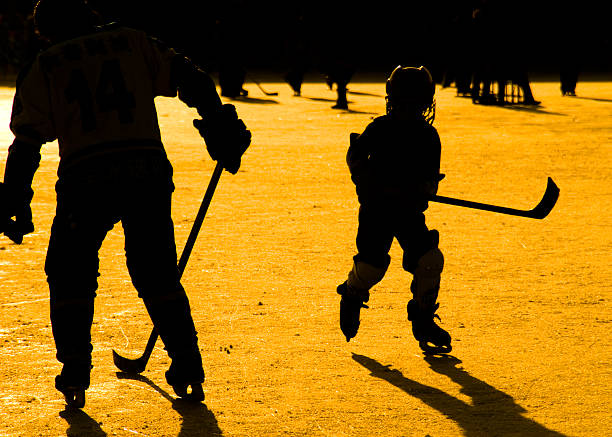 hokej na lodzie - ice skating ice hockey child family zdjęcia i obrazy z banku zdjęć