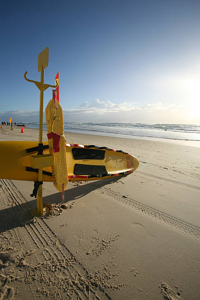 surf resgate austrália - gold coast australia lifeguard sea imagens e fotografias de stock