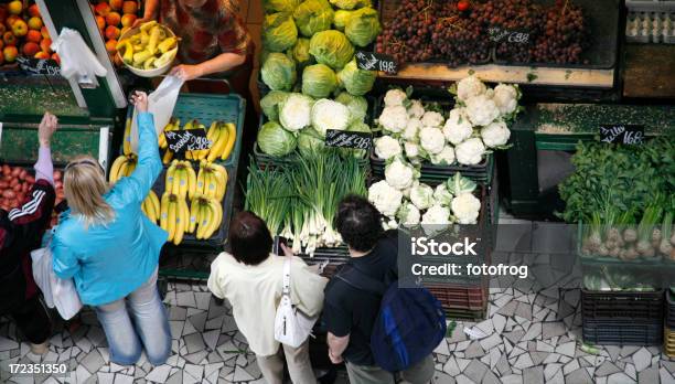 De Verduras2 - Fotografias de stock e mais imagens de Esperar na fila - Esperar na fila, Cliente, Legumes