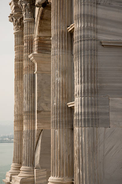 arco de trajano (colunas detalhe) - column rome ancona corinthian imagens e fotografias de stock