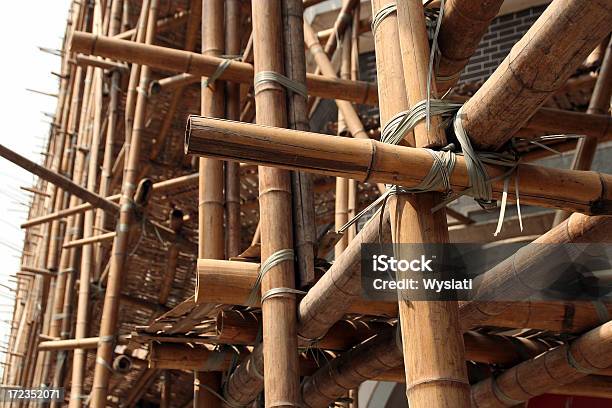 Andamio De Bambú Foto de stock y más banco de imágenes de Andamio - Herramientas de construcción - Andamio - Herramientas de construcción, Bambú - Material, Arquitectura exterior