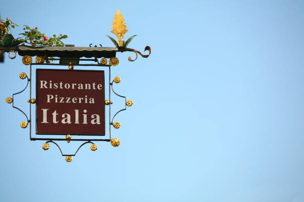 istock Restaurant Pizzeria Italia sign 172352131