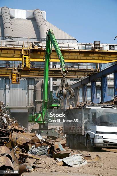 Factory Stockfoto und mehr Bilder von Aktivitäten und Sport - Aktivitäten und Sport, Altmetall, Arbeiten