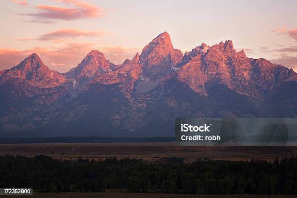 Grand Tetons Primeira Luz - Fotografias de stock e mais imagens de Amanhecer - Amanhecer, Beleza, Beleza natural