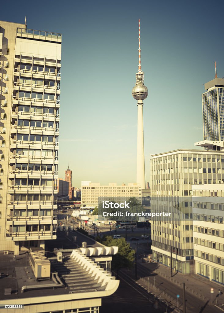Torre della televisione di Berlino in Alexander Platz-Germania - Foto stock royalty-free di A forma di blocco