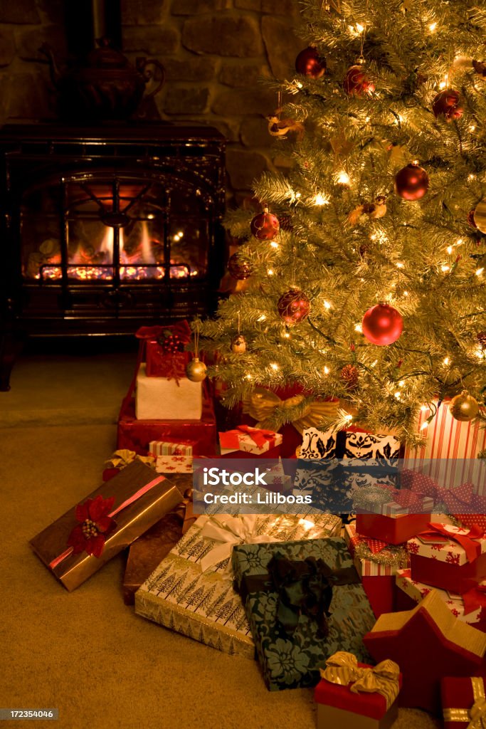 Oh albero di Natale! (bianco luci solo XL - Foto stock royalty-free di Camino
