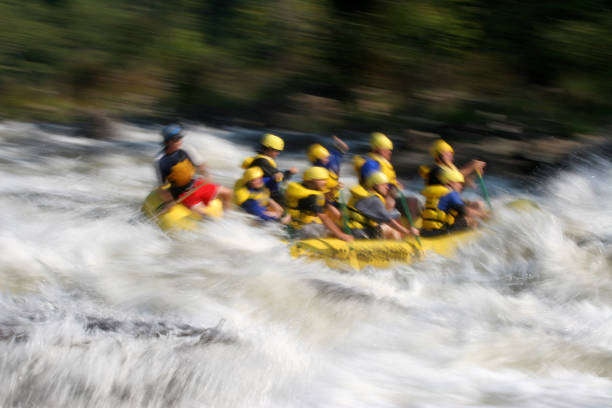 impresión - rafting rapid white water atlanta whitewater boating fotografías e imágenes de stock