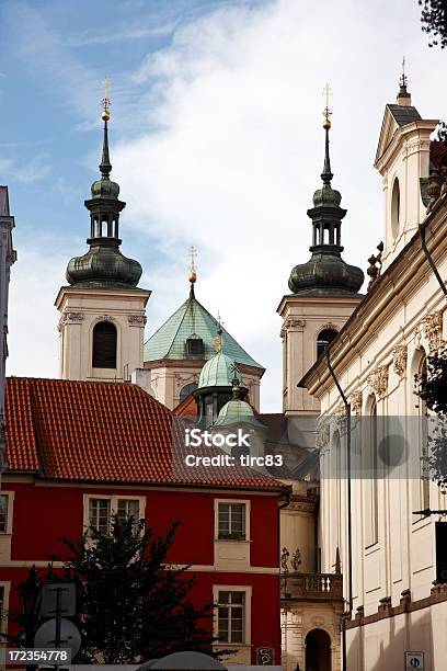 Cidade De Praga Telhados - Fotografias de stock e mais imagens de Ao Ar Livre - Ao Ar Livre, Arquitetura, Capitais internacionais