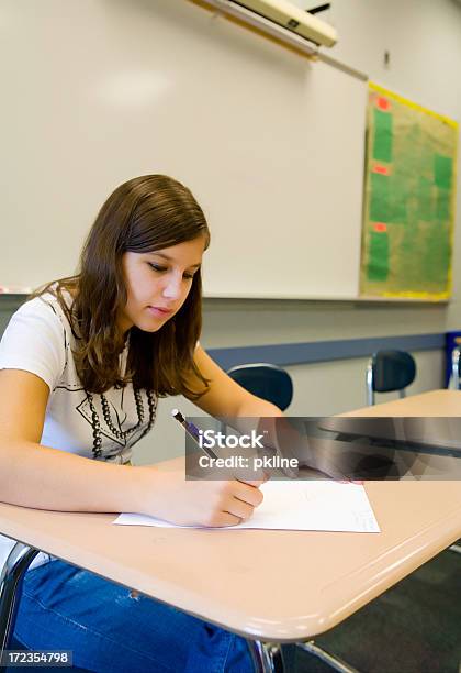 Photo libre de droit de Prendre Des Notes banque d'images et plus d'images libres de droit de Adolescence - Adolescence, Adolescent, Apprentissage