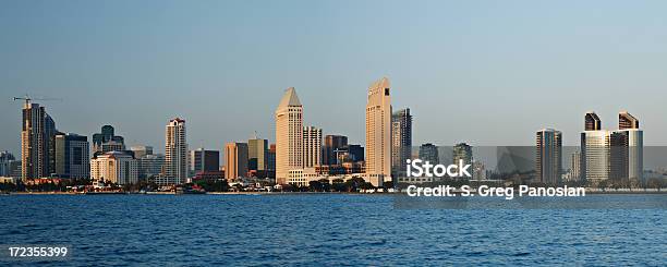 Skyline Di San Diego Al Tramonto - Fotografie stock e altre immagini di Acqua - Acqua, Albergo, Ambientazione esterna