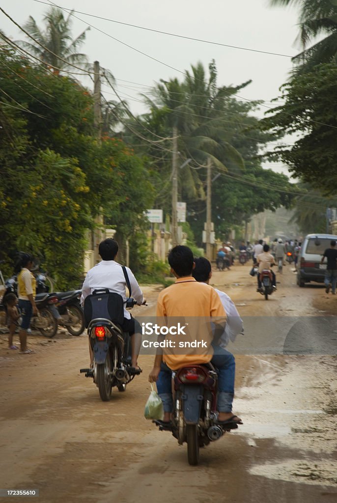 Pessoas a viagem de casa para o trabalho no Camboja - Royalty-free Rua Foto de stock