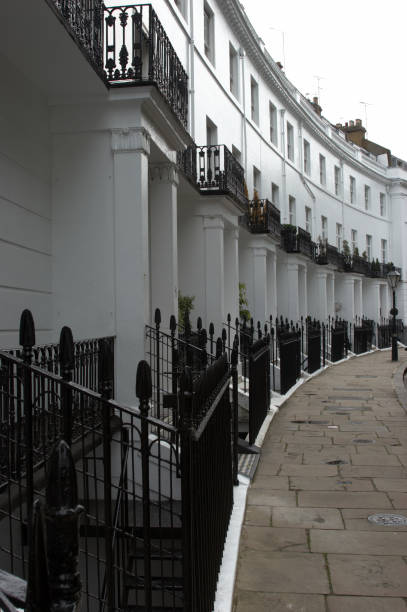 istock London townhouses side on curve 172356067