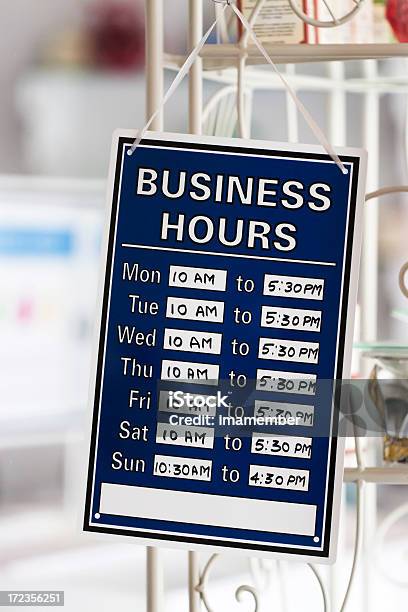 Foto de Azul E Branco Sinal De Loja Horário Comercial e mais fotos de stock de Branco - Branco, Dados, Domingo