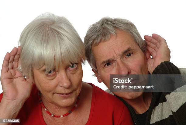 Глухой Старшая Пара — стоковые фотографии и другие картинки Пожилой возраст - Пожилой возраст, Закрывать руками уши, Женщины