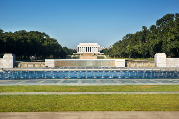 istock WW II Memorial fountain Washington D.C. 172356415