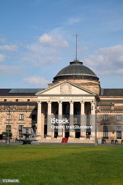 Kurhaus Und Casino In Wiesbaden Deutschland Stockfoto und mehr Bilder von Kasino - Kasino, Wiesbaden, Architektonische Säule