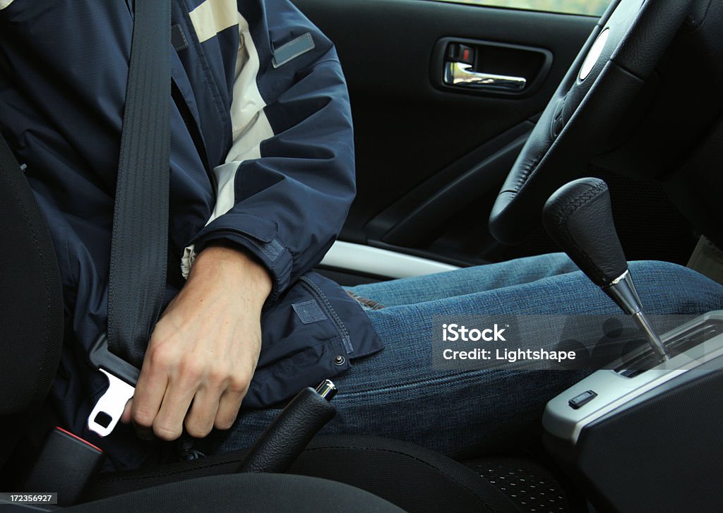 Allaccia la cintura di sicurezza - Foto stock royalty-free di Abbigliamento casual