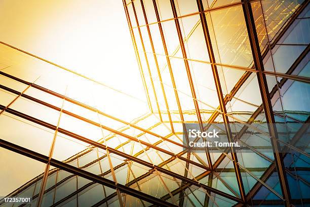 Sonne Spiegelt Sich In Modernen Architektur Stockfoto und mehr Bilder von Am Rand - Am Rand, Ansicht aus erhöhter Perspektive, Architektur
