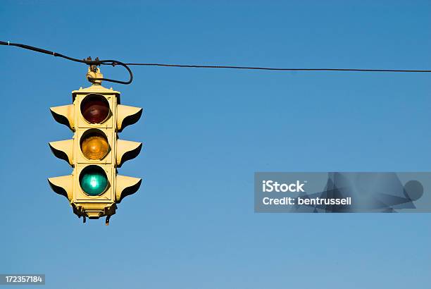 Foto de Semáforo e mais fotos de stock de Semáforo - Semáforo, Sinal Verde - Semáforo de trânsito, Farol Vermelho - Semáforo de trânsito