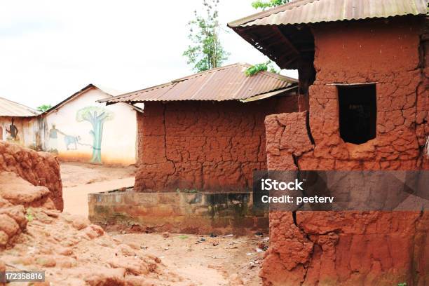 Villaggio Africano - Fotografie stock e altre immagini di Adobe - Adobe, Africa, Africa occidentale