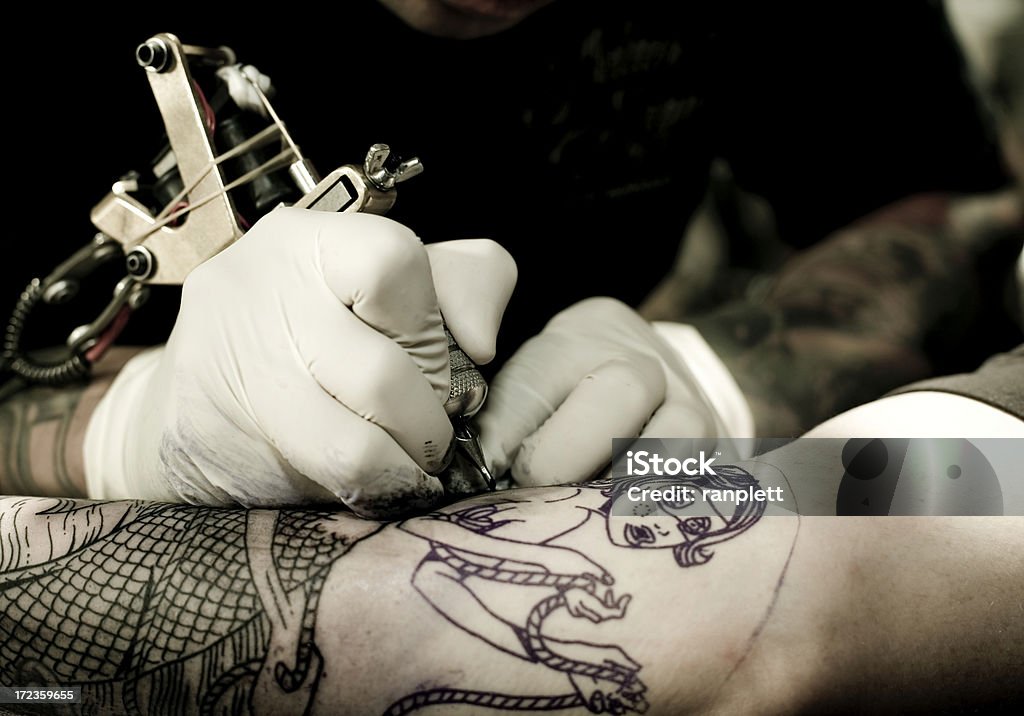 Tatuador - Foto de stock de Oscuro libre de derechos