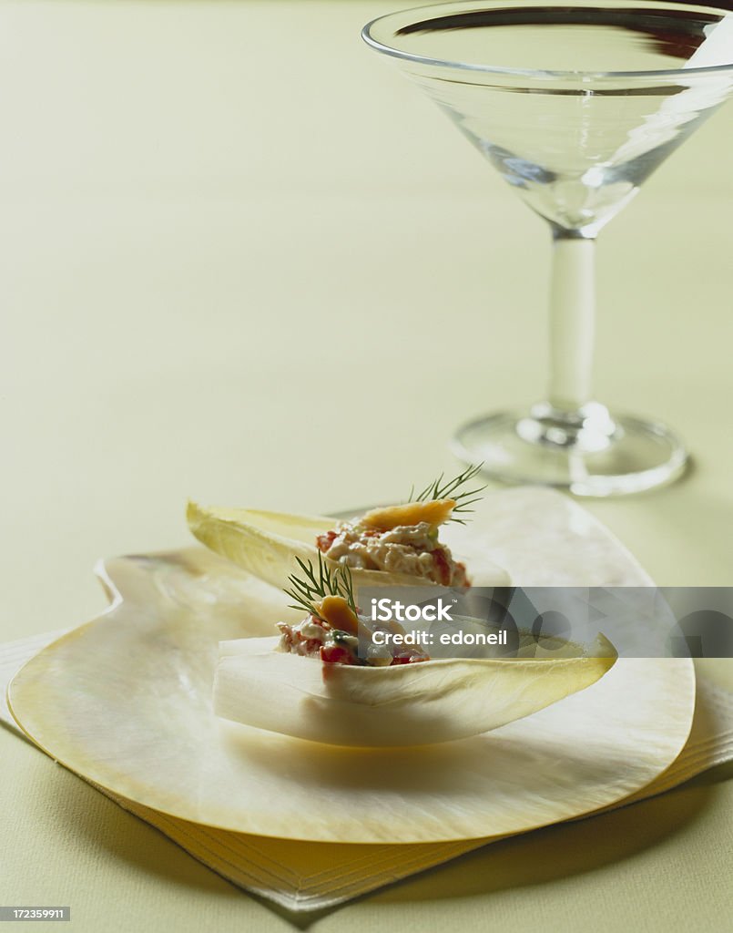 Endibia aperitivo con salmón y vaso de Martini - Foto de stock de Alimento libre de derechos