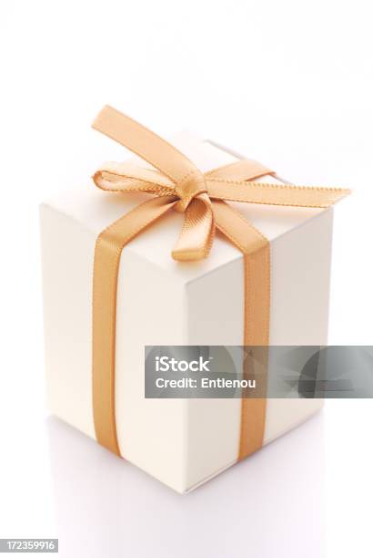 Foto de Compras Para Presentes e mais fotos de stock de Aniversário - Aniversário, Caixa - Recipiente, Caixa de presentes