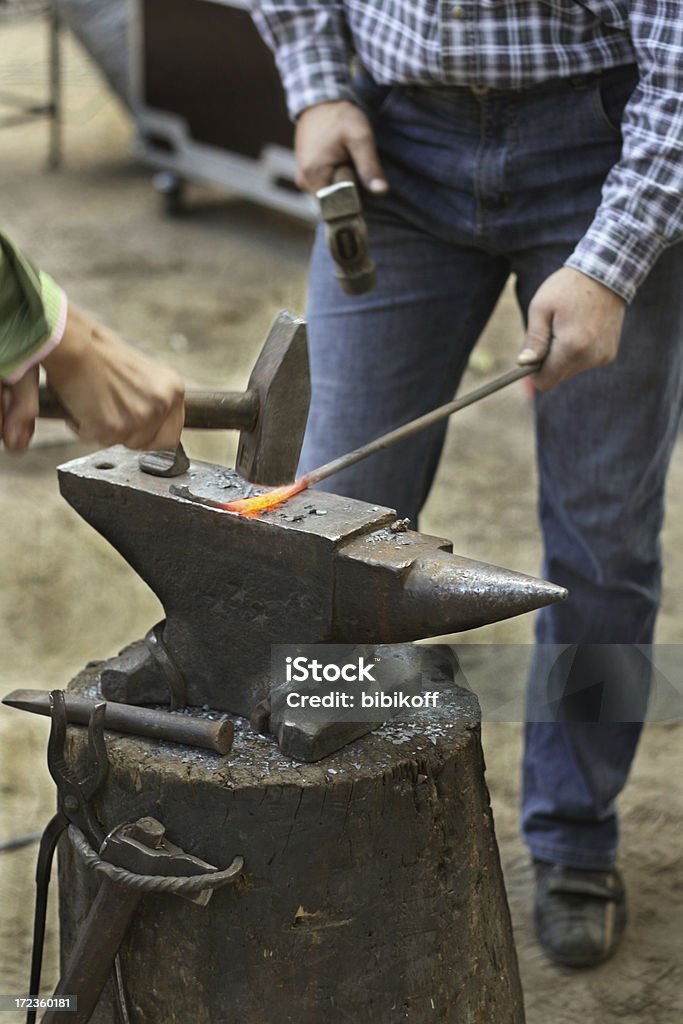 blacksmiths - Zbiór zdjęć royalty-free (Dżinsy)
