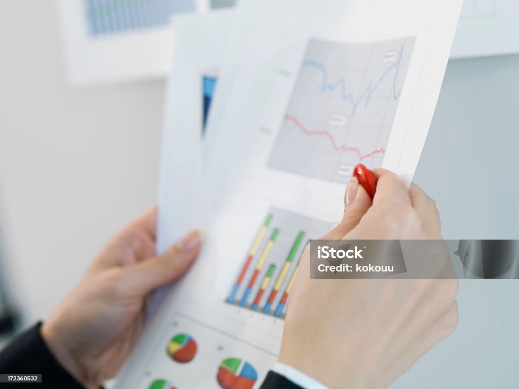 Gráfico colorido dar informações suficientes para empresário. - Foto de stock de Antecipação royalty-free