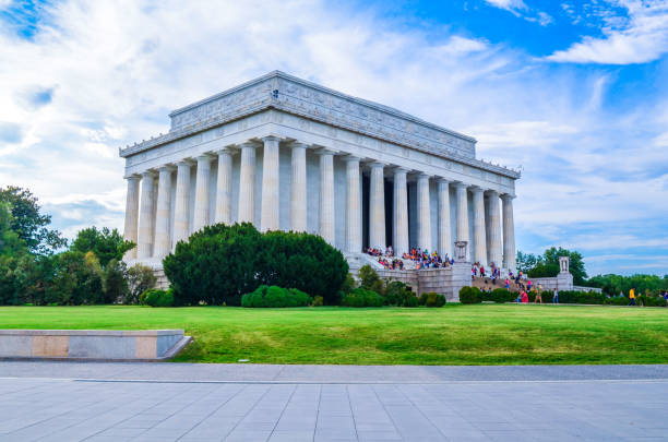 istock Lincoln Memorial in Washington DC, USA. 1723615537