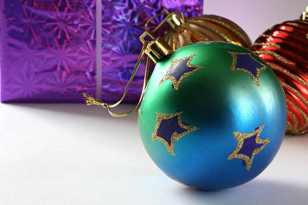 istock christmas gift and balls 172361563
