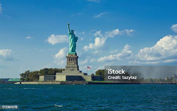 Liberty 島旗を飛ぶ - アメリカ合衆国のストックフォトや画像を多数ご用意 - アメリカ合衆国, アメリカ国旗, コンセプト
