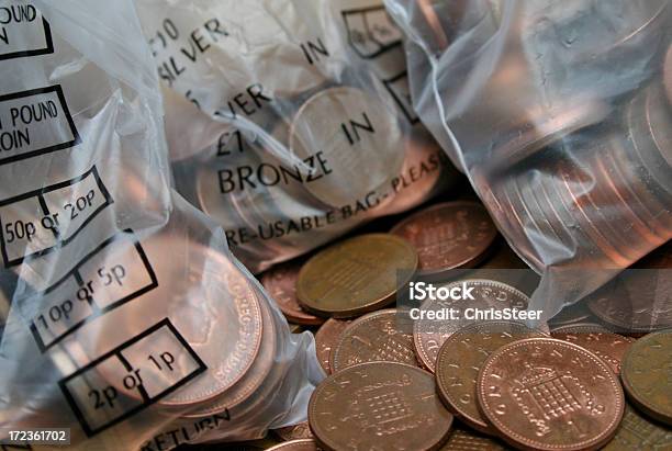 Foto de Crocante De Crédito e mais fotos de stock de Bolsa de Dinheiro - Bolsa - Bolsa de Dinheiro - Bolsa, Caixa de loja, Cobre