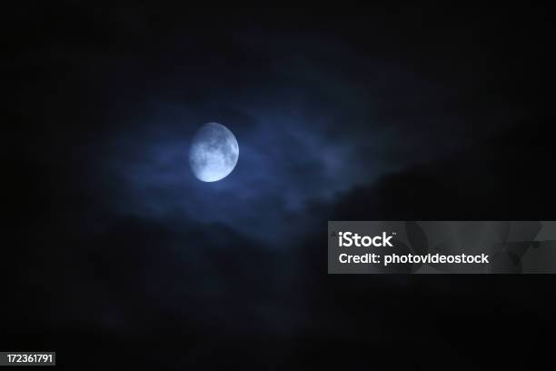 Spuk Moon Stockfoto und mehr Bilder von Beleuchtet - Beleuchtet, Bildhintergrund, Dunkel