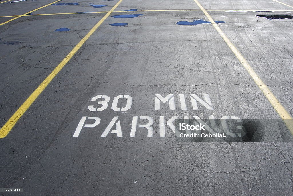 30 minutes de stationnement - Photo de Interdiction de stationner libre de droits