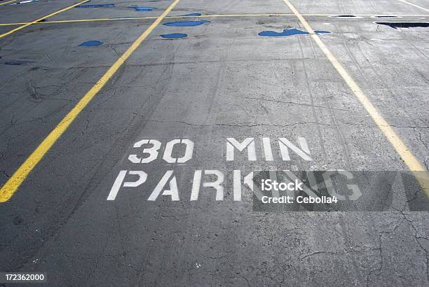 30 分間の駐車場 - 時のストックフォトや画像を多数ご用意 - 時, 駐車禁止, 数字の30