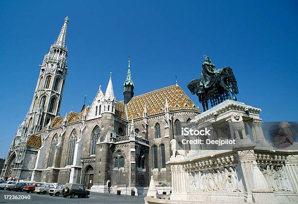 Catedral De St Matthias En Budapest Hungría Foto de stock y más banco de imágenes de Aguja - Chapitel - Aguja - Chapitel, Arquitectura, Bastión de los Pescadores