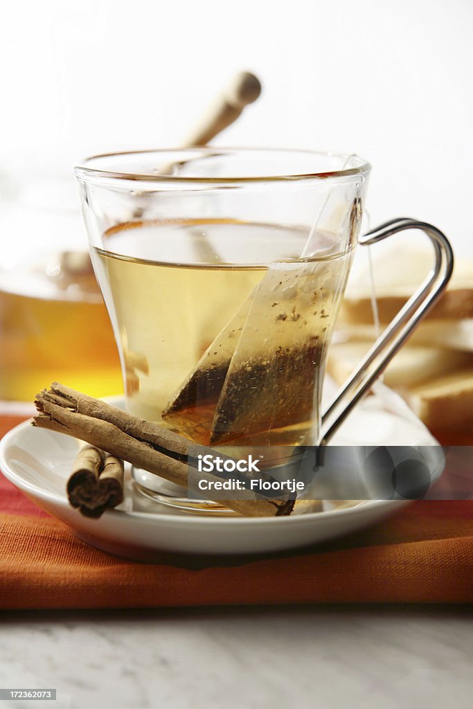 Tè pomeridiano: Tazza di caffè e cannella - Foto stock royalty-free di Bevanda analcolica