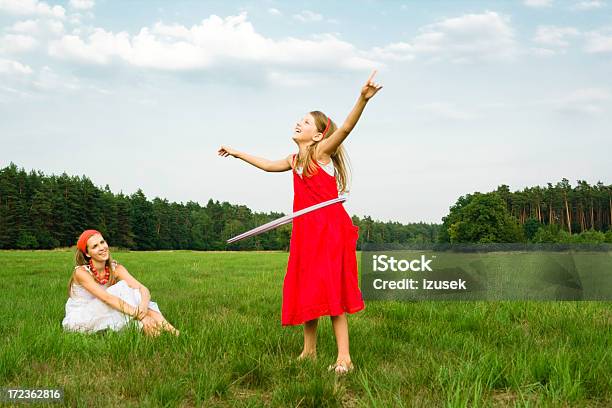 Foto de Ao Ar Livre Com Bambolê e mais fotos de stock de 10-11 Anos - 10-11 Anos, Adulto, Alegria